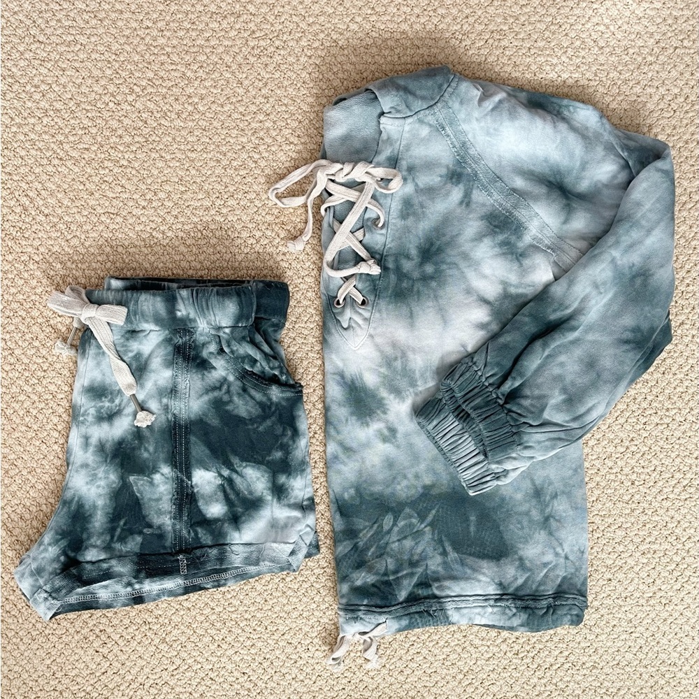POL hoodie/shorts set